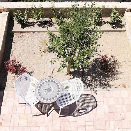 Apartments Terra Sun With Private Pool Or Jacuzzi Njivice Exterior photo