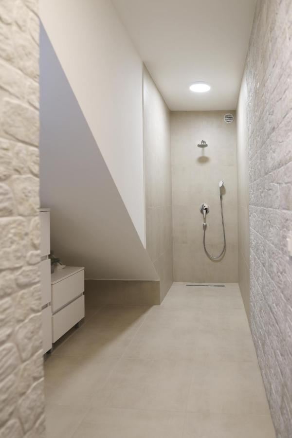 Apartments Terra Sun With Private Pool Or Jacuzzi Njivice Exterior photo